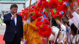 Chinese President Xi Jinping waves as he walks at Phnom Penh International Airport during his two-day visit to Cambodia, in Phnom Penh, Cambodia April 17, 2025.