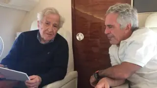 Jeffrey Epstein with the intellectual Noam Chomsky in one of the 68 images released by Democrats in the US Congress.