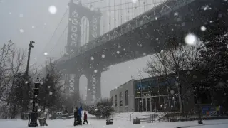 The snow and ice storm 'Fern' hits the US: 17 dead, one million homes without power and 17,000 flights cancelled.