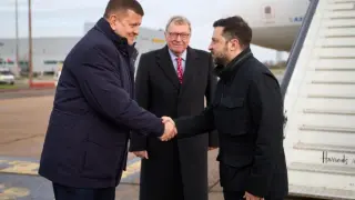 Ukrainian President Volodymyr Zelensky greets Valeri Zaluzhniy, ambassador to the United Kingdom, upon his arrival in London in December 2025.