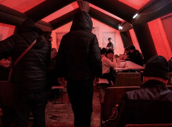 Interior of one of the hundreds of thermal shelters - invincibility points - installed by the authorities in kyiv.